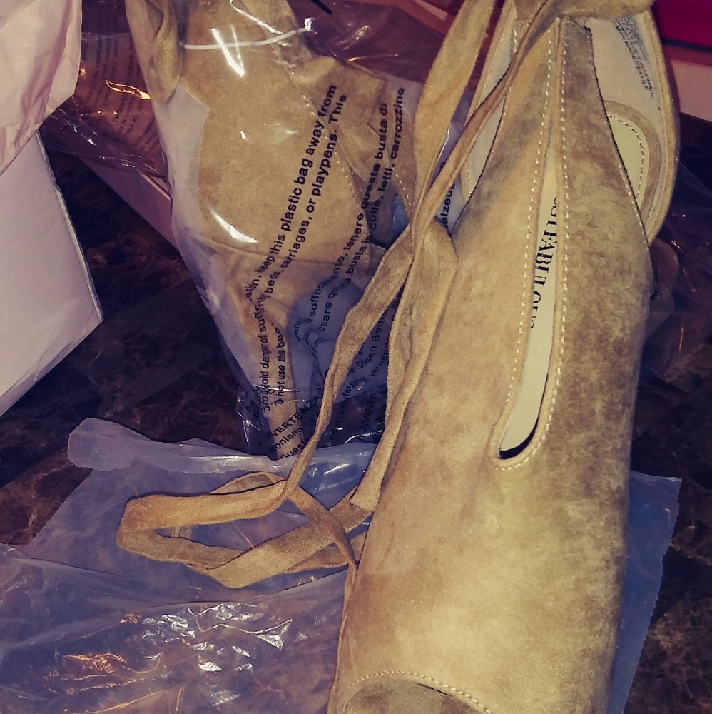 Sandles - Picture 2 of 2